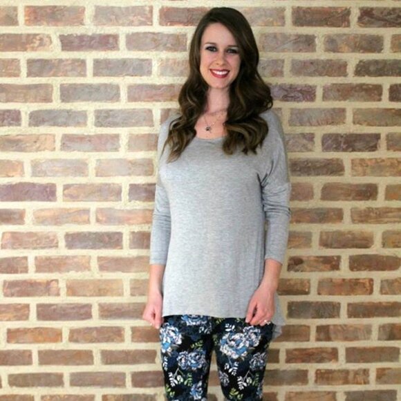 NWT Light Heather Grey Quarter Sleeve High Low Top Shirt Layering - Picture 1 of 2